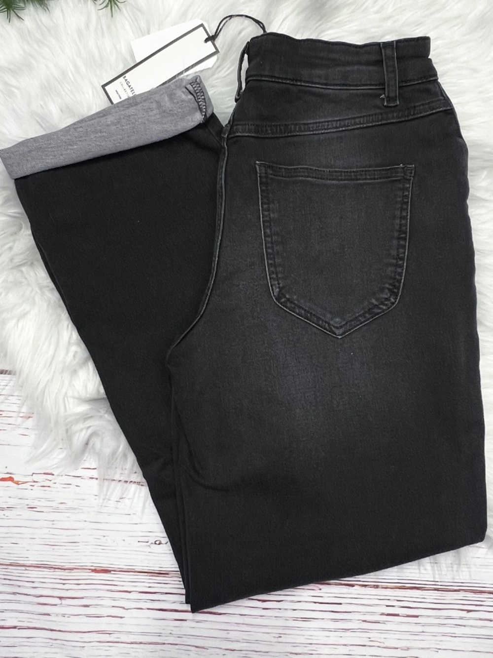 👖NWT🤩 |•BAGATELLE•| Cuffed Straight Leg High Rise Jeans Size 2👖